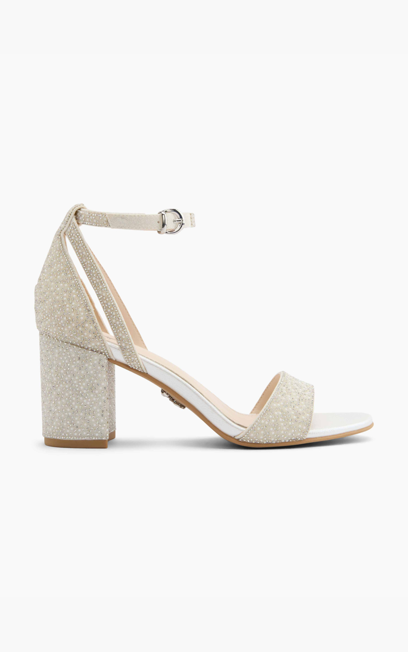 Sandály na podpatku