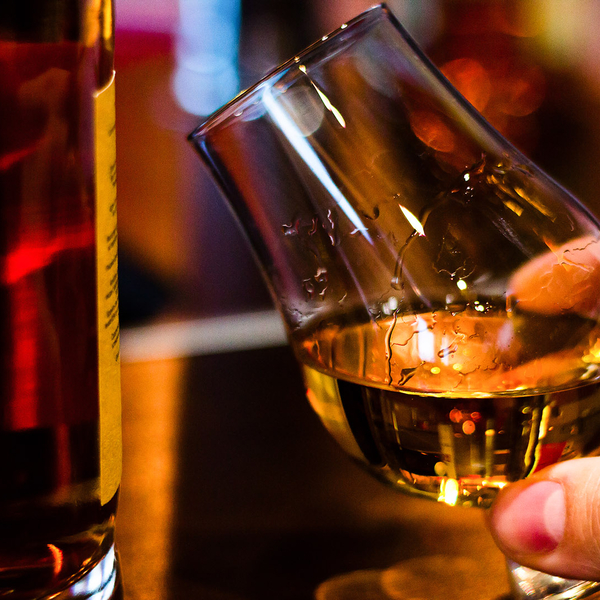 Rum Tasting in Frankfurt am Main (8 Rum-Sorten), mydays Erlebnisgutschein, als PDF ausdruckbar oder Versand mit Geschenkverpackung