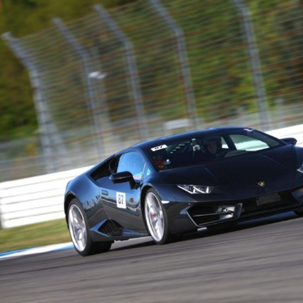 Lamborghini Huracan LP610 selber fahren Spreewald (3 Rdn.), mydays Erlebnisgutschein, als PDF ausdruckbar oder Versand mit Geschenkverpackung