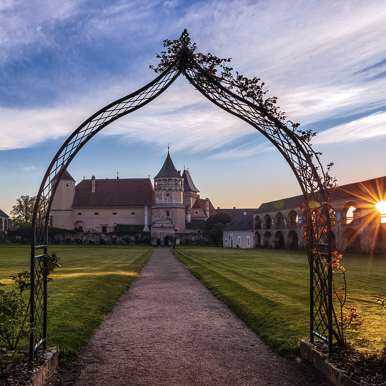 Romantikurlaub Rosenburg für 2 (1 Nacht), mydays Erlebnisgutschein, als PDF ausdruckbar oder Versand mit Geschenkverpackung