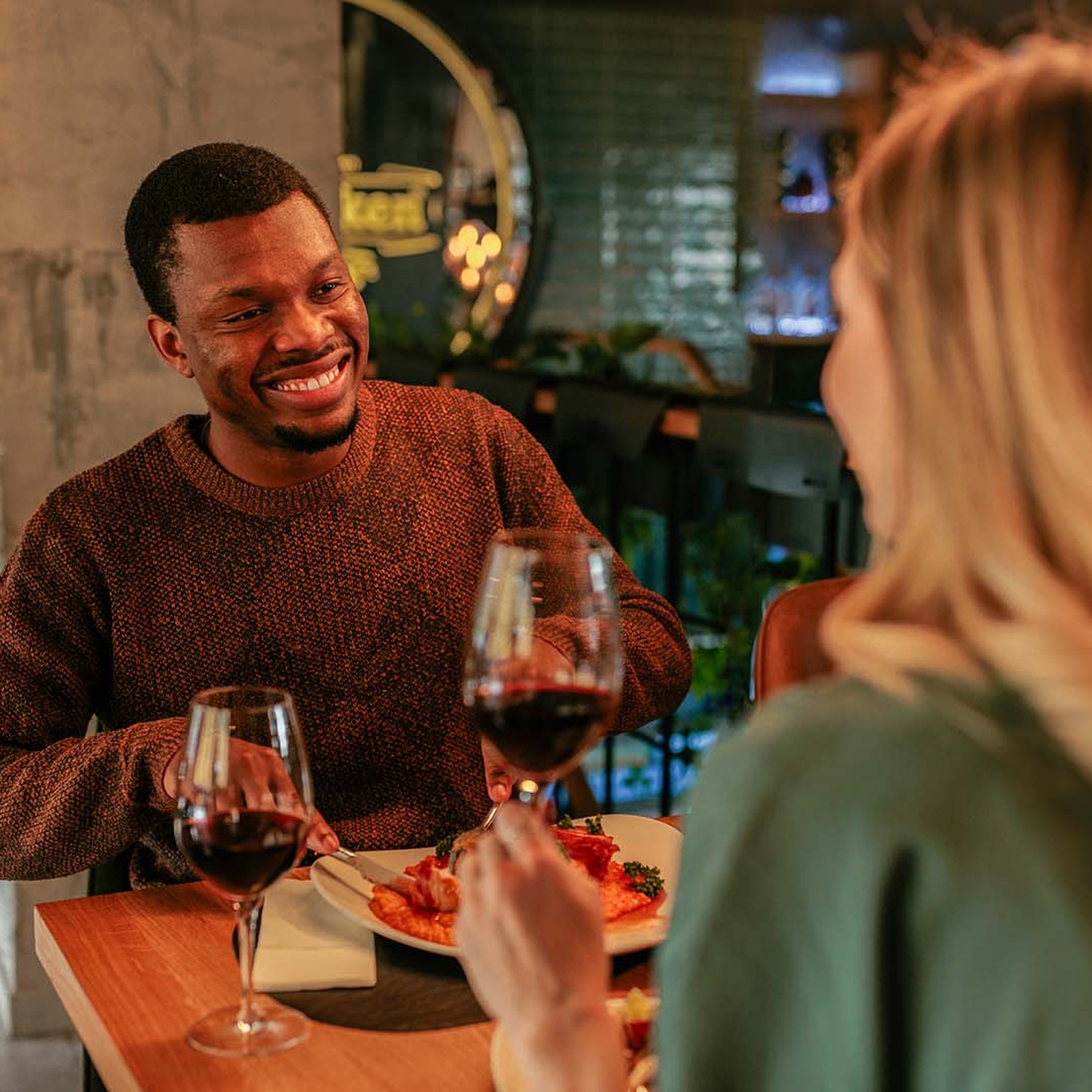 Dinner Hopping Düsseldorf für 2, mydays Erlebnisgutschein, als PDF ausdruckbar oder Versand mit Geschenkverpackung