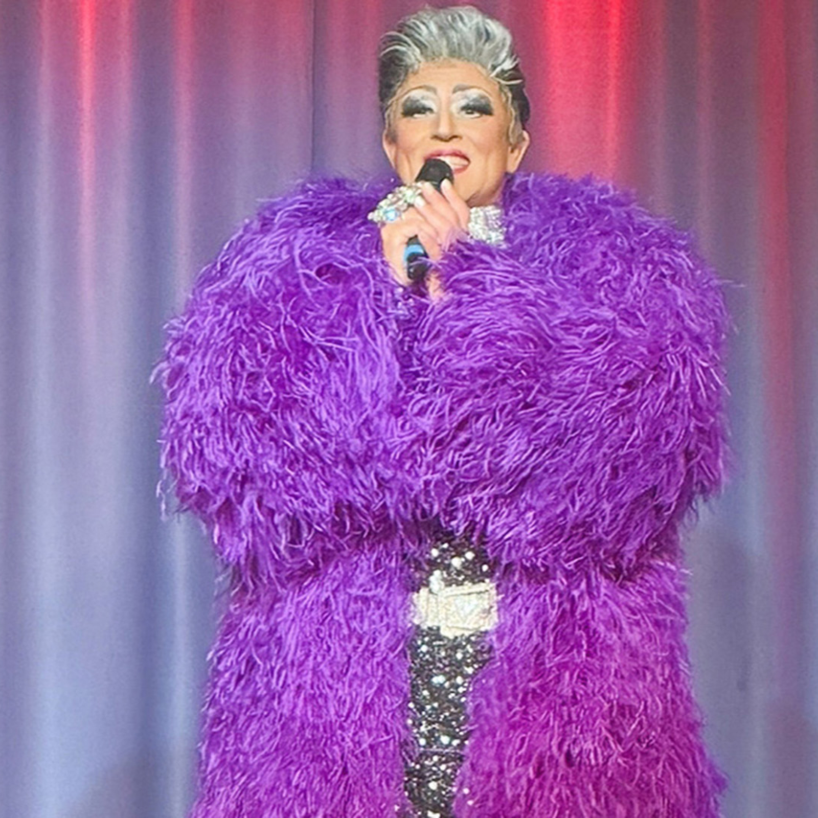 Travestie Show München - Eschengarten, mydays Erlebnisgutschein, als PDF ausdruckbar oder Versand mit Geschenkverpackung