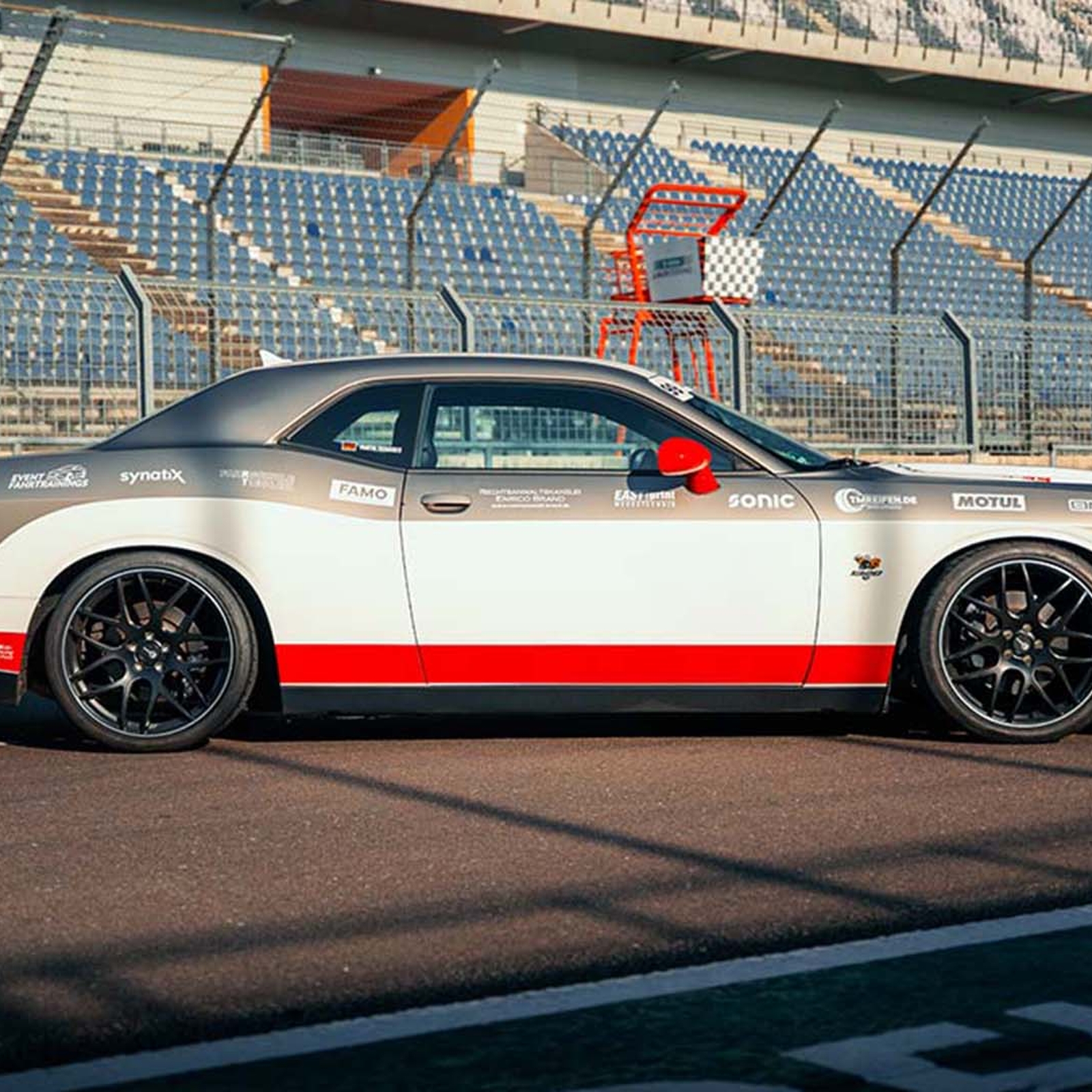 Dodge Challenger Renntaxi Schipkau Klettwitz, mydays Erlebnisgutschein, als PDF ausdruckbar oder Versand mit Geschenkverpackung