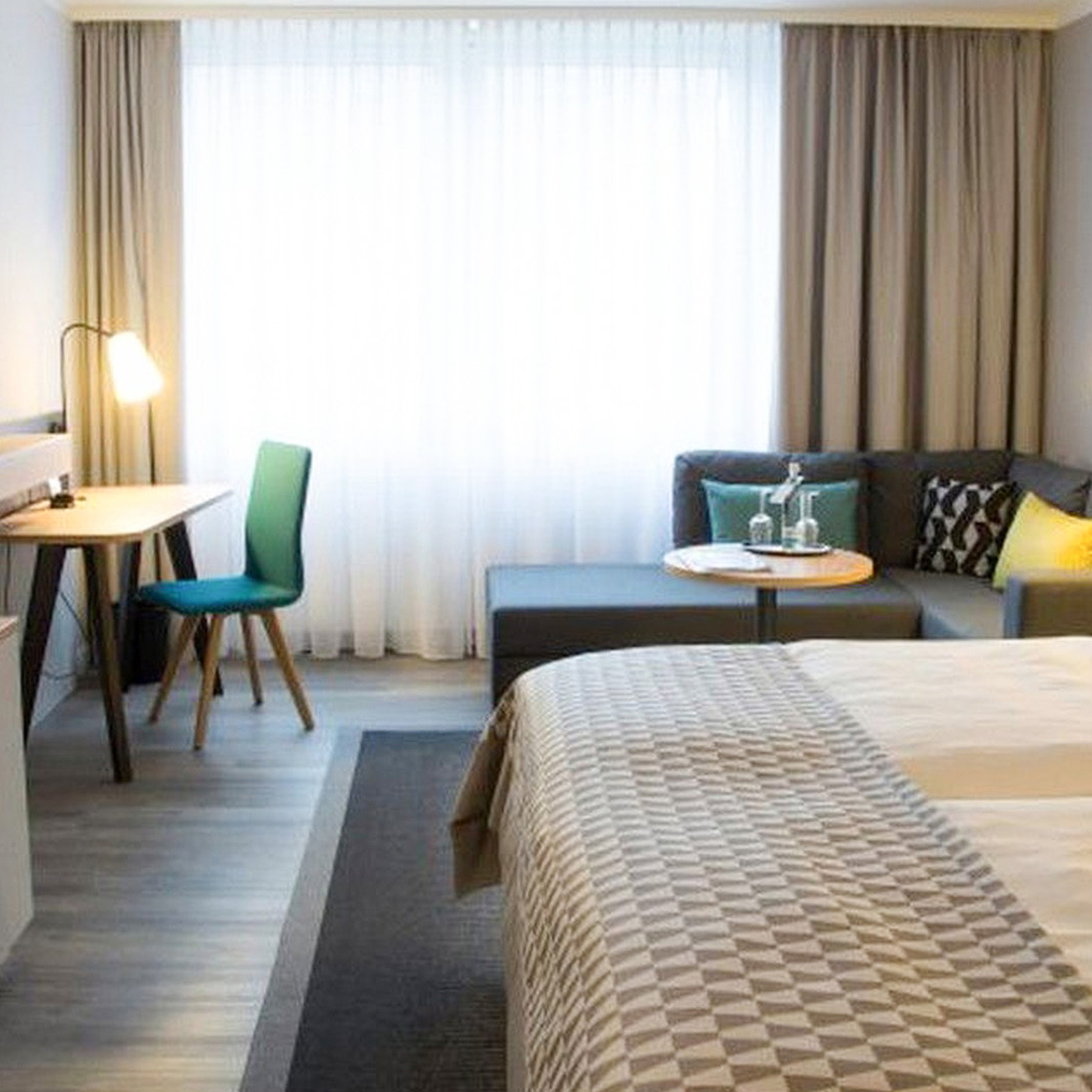 Städtetrip Neuss für 2 (2 Nächte) - Holiday Inn Düsseldorf-Neuss, mydays Erlebnisgutschein, als PDF ausdruckbar oder Versand mit Geschenkverpackung