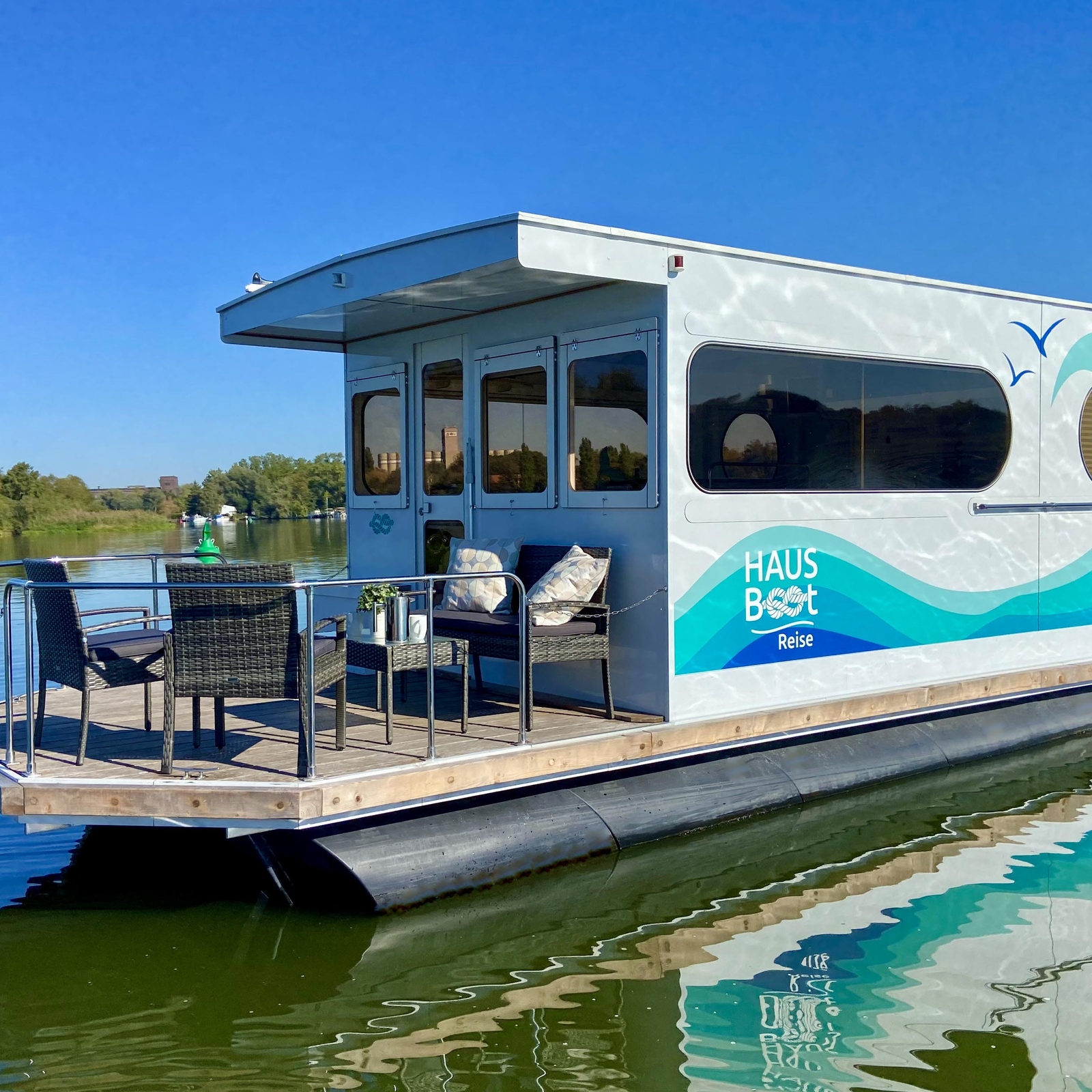 Übernachtung im fahrbaren Hausboot auf der Havel für 2 (2 Nächte), mydays Erlebnisgutschein, als PDF ausdruckbar oder Versand mit Geschenkverpackung