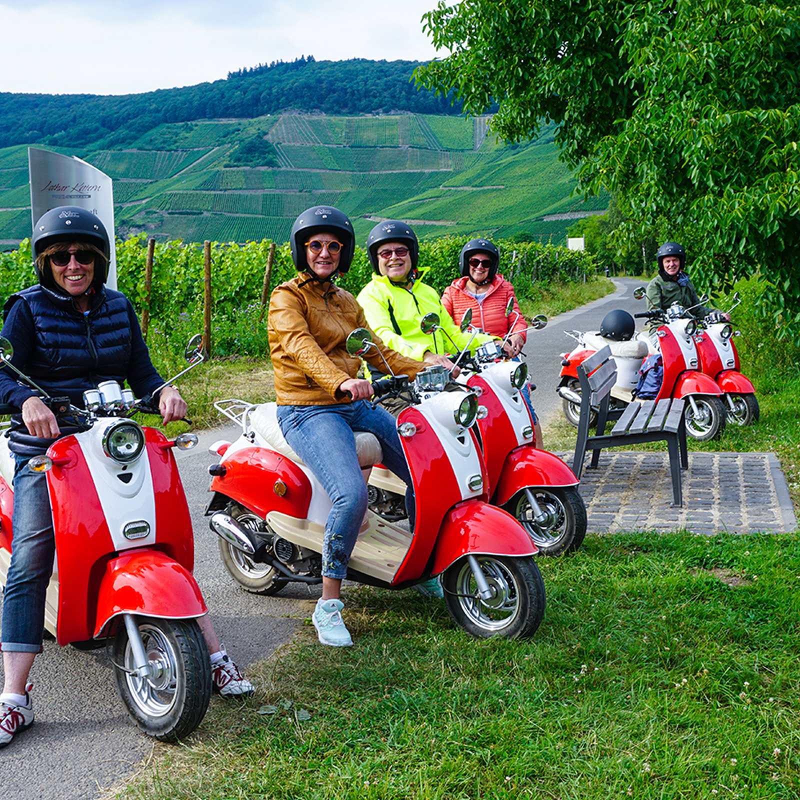 Geführte Mofa Tour in Zeltingen-Rachtig für 2, mydays Erlebnisgutschein, als PDF ausdruckbar oder Versand mit Geschenkverpackung