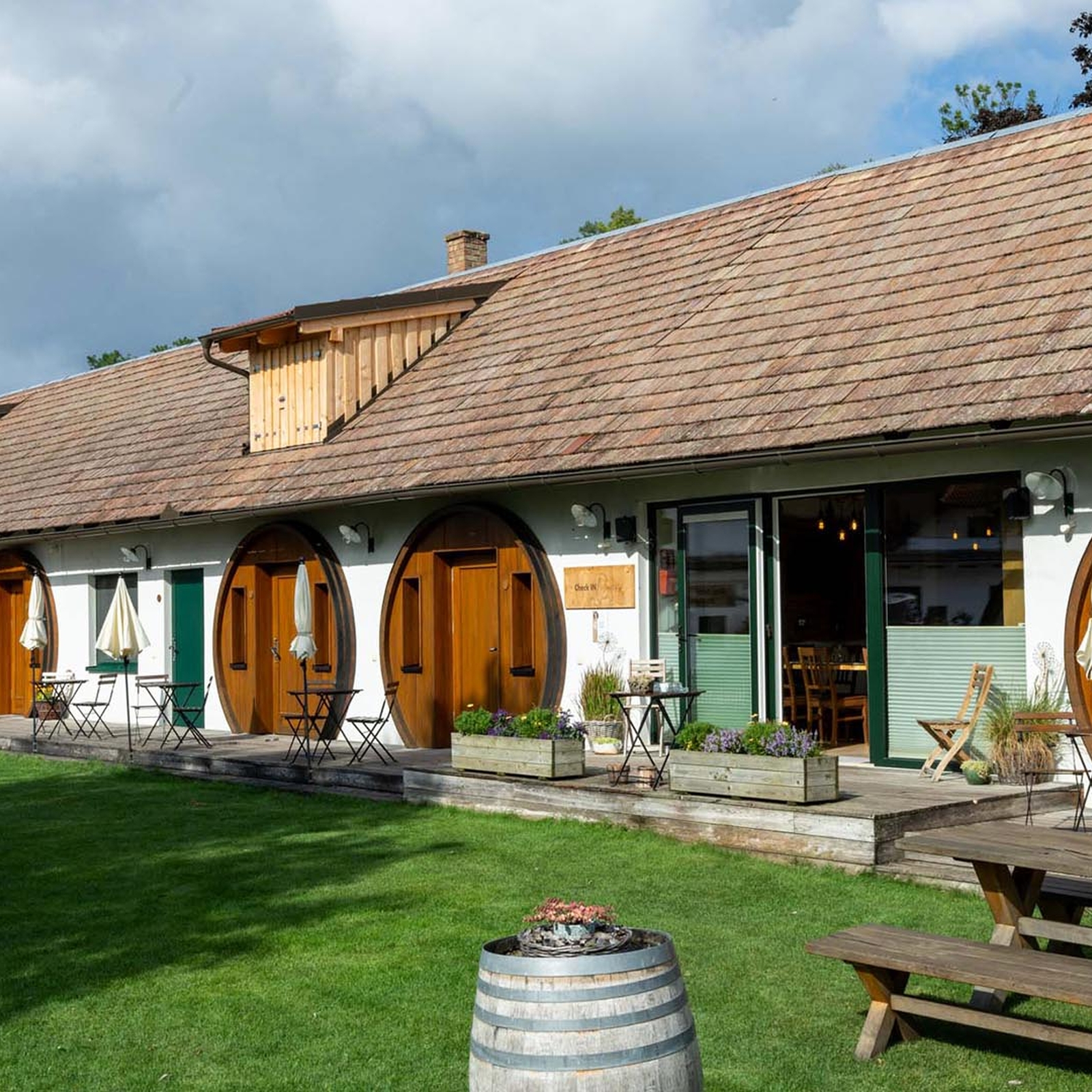 Männer Urlaub in der Weinfass Suite für 2 (1 Nacht), mydays Erlebnisgutschein, als PDF ausdruckbar oder Versand mit Geschenkverpackung