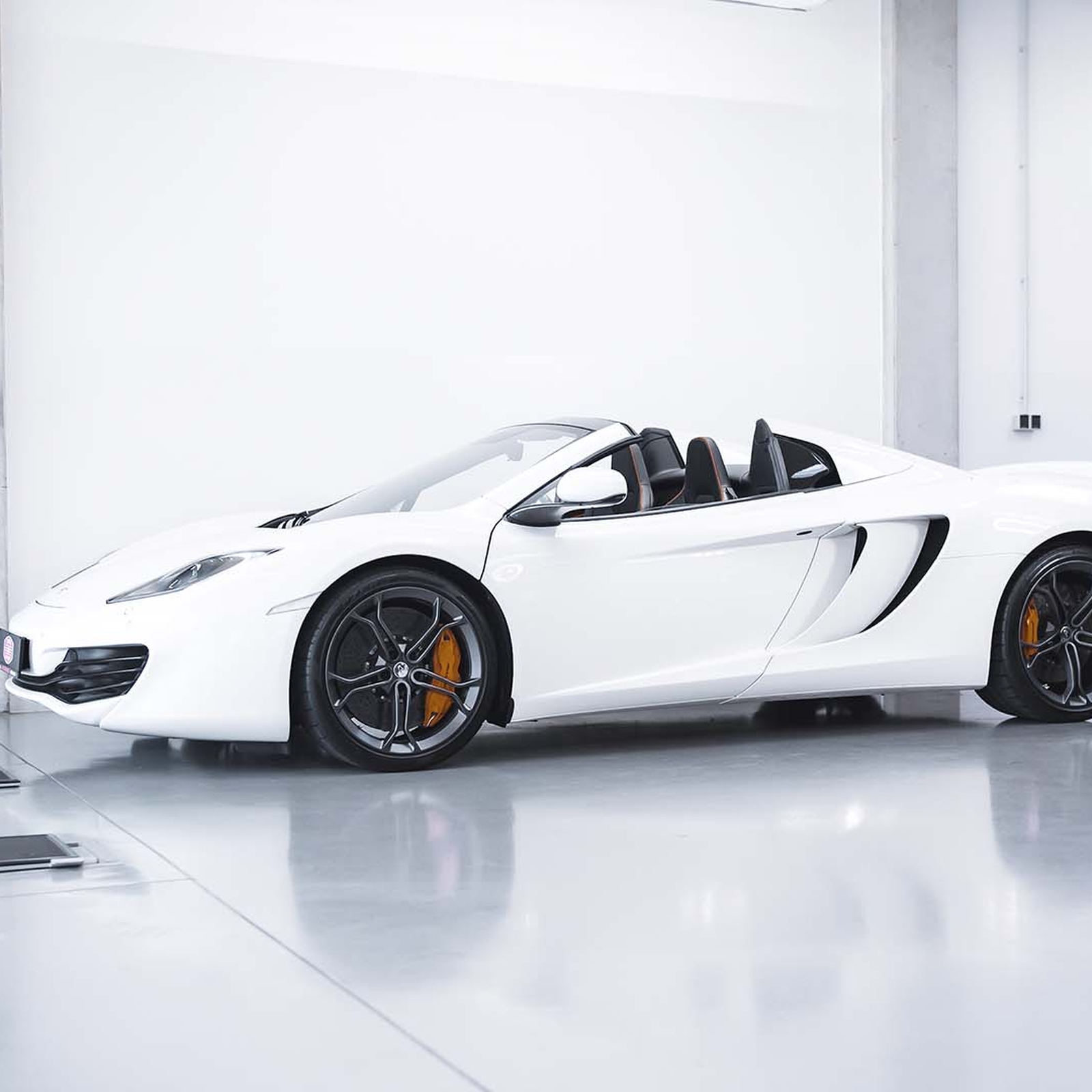 McLaren MP4 12 C Spider mieten Weil der Stadt (1 Std.), mydays Erlebnisgutschein, als PDF ausdruckbar oder Versand mit Geschenkverpackung