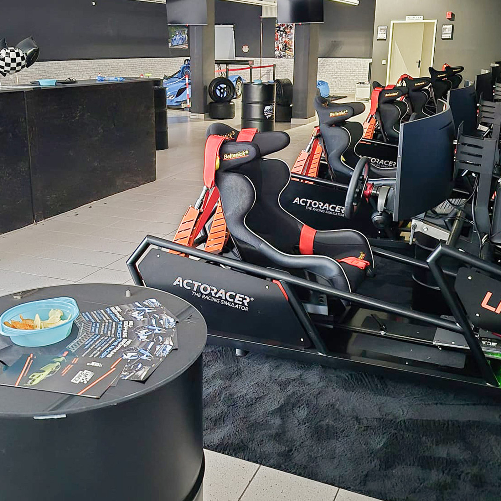 Sim Racing Raum Imst (20 Min.), mydays Erlebnisgutschein, als PDF ausdruckbar oder Versand mit Geschenkverpackung