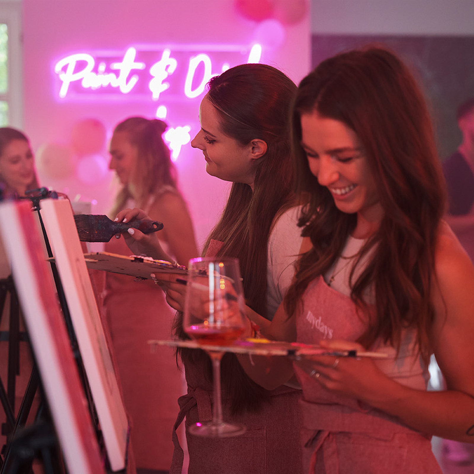 Paint & Drink München, mydays Erlebnisgutschein, als PDF ausdruckbar oder Versand mit Geschenkverpackung