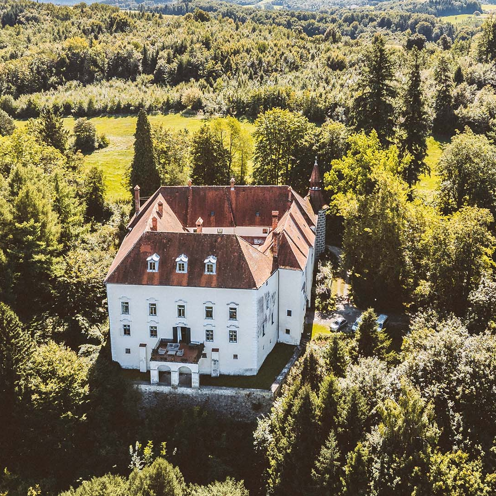 Romantikurlaub im Schloss Ernegg für 2 (2 Nächte), mydays Erlebnisgutschein, als PDF ausdruckbar oder Versand mit Geschenkverpackung