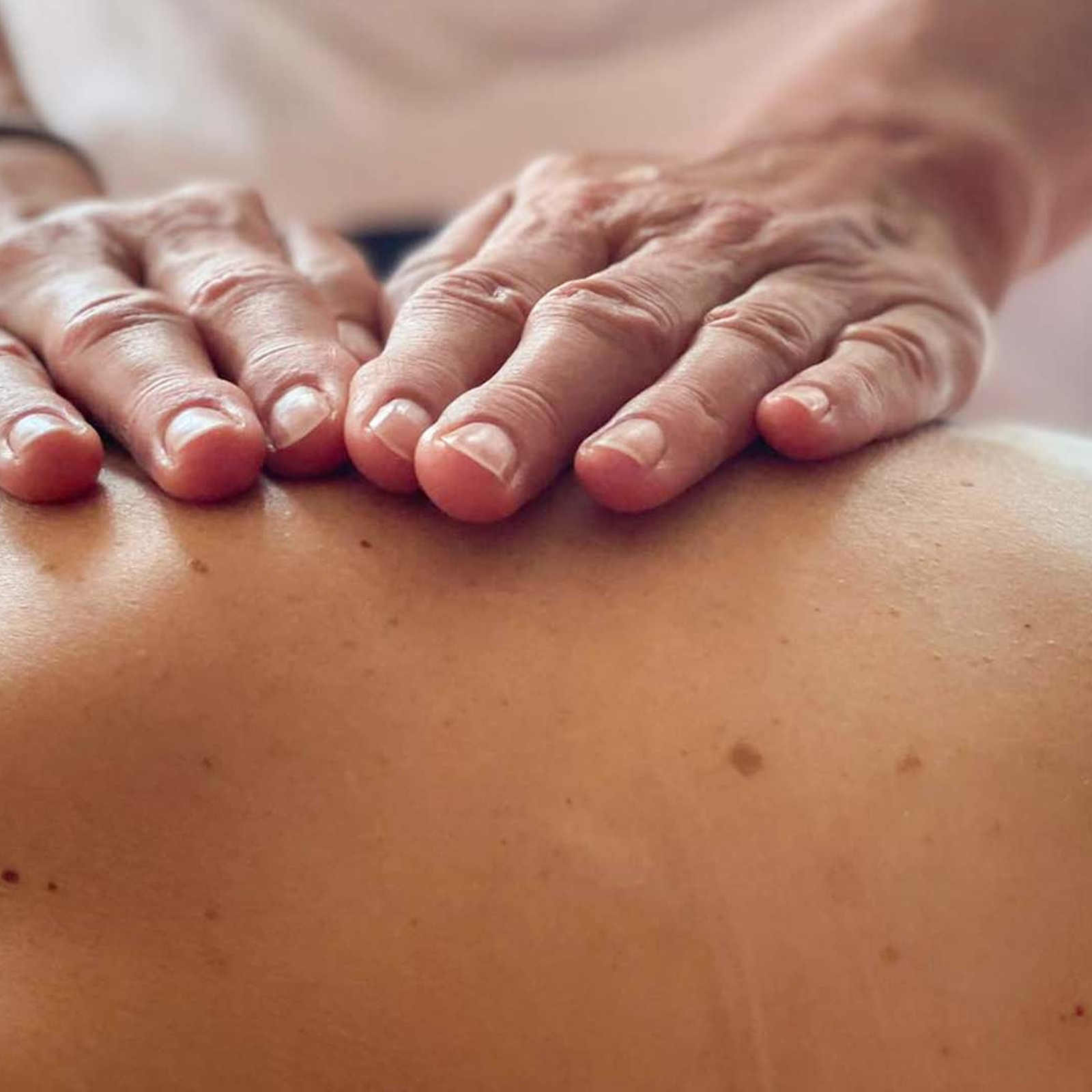 Aromaölmassage Rheinbach, mydays Erlebnisgutschein, als PDF ausdruckbar oder Versand mit Geschenkverpackung