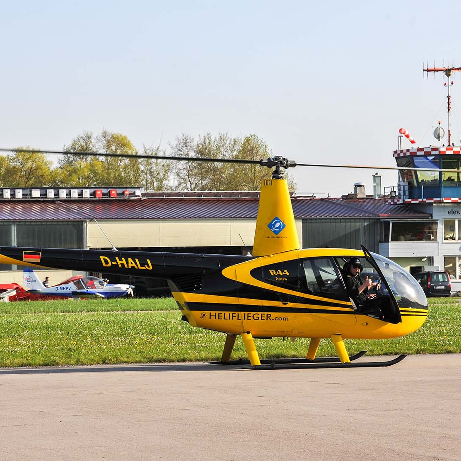 Hubschrauber Rundflug Leutkirch im Allgäu (30 Min.), mydays Erlebnisgutschein, als PDF ausdruckbar oder Versand mit Geschenkverpackung
