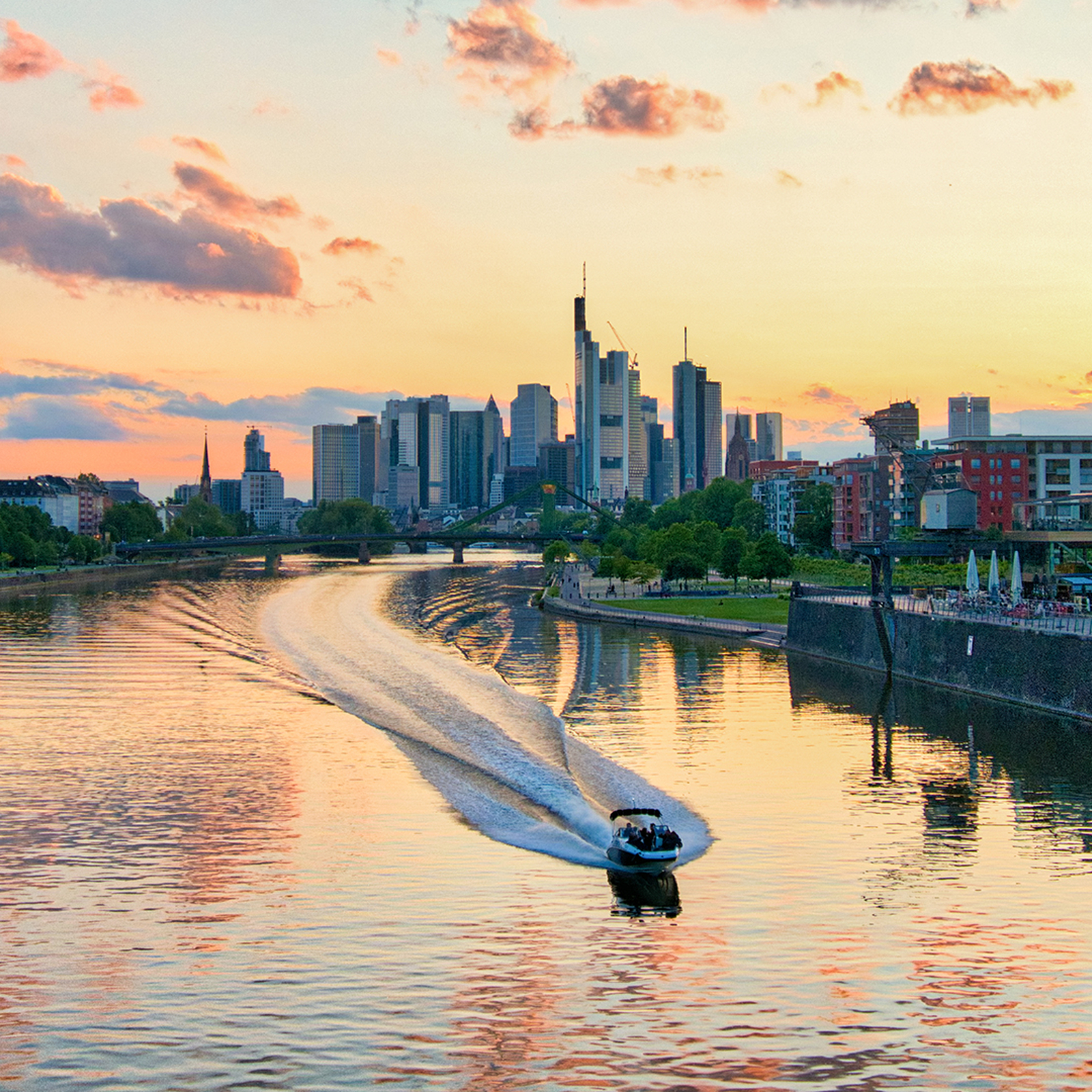 Jet Boot Action Tour in Frankfurt, mydays Erlebnisgutschein, als PDF ausdruckbar oder Versand mit Geschenkverpackung