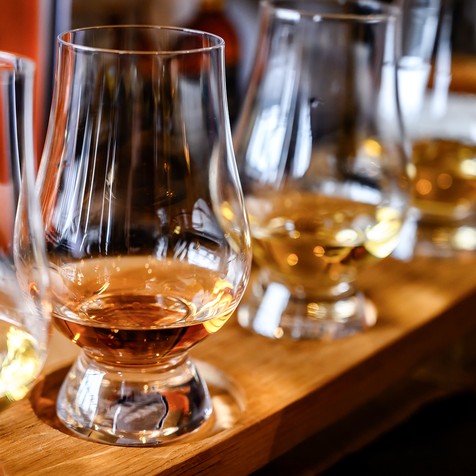 Whisky Tasting Stuttgart (6 Premium Sorten), mydays Erlebnisgutschein, als PDF ausdruckbar oder Versand mit Geschenkverpackung
