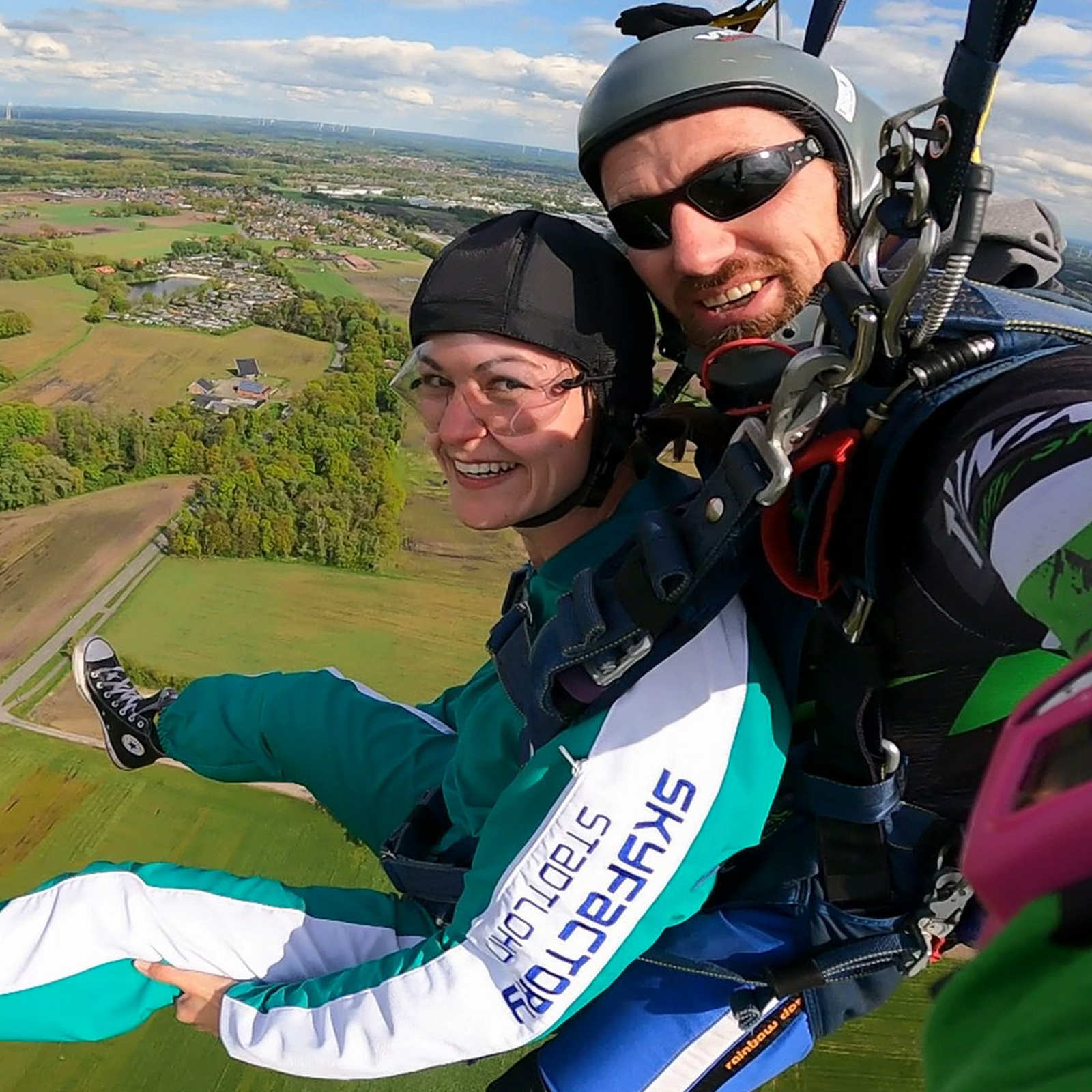 Fallschirm Tandemsprung Stadtlohn, mydays Erlebnisgutschein, als PDF ausdruckbar oder Versand mit Geschenkverpackung