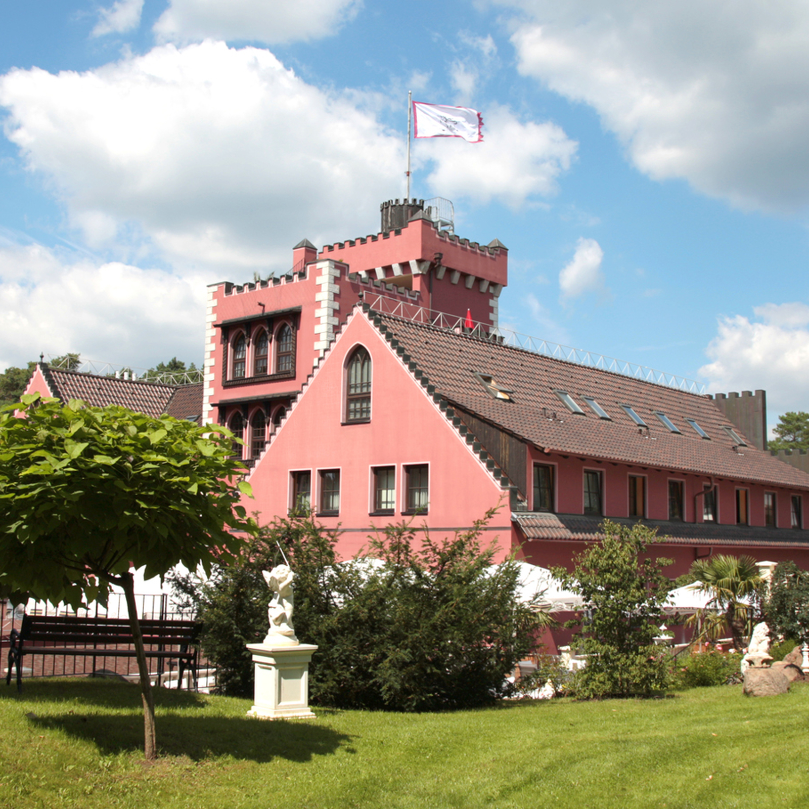 Golf-Urlaub im Burghotel in Brandenburg für 2, mydays Erlebnisgutschein, als PDF ausdruckbar oder Versand mit Geschenkverpackung