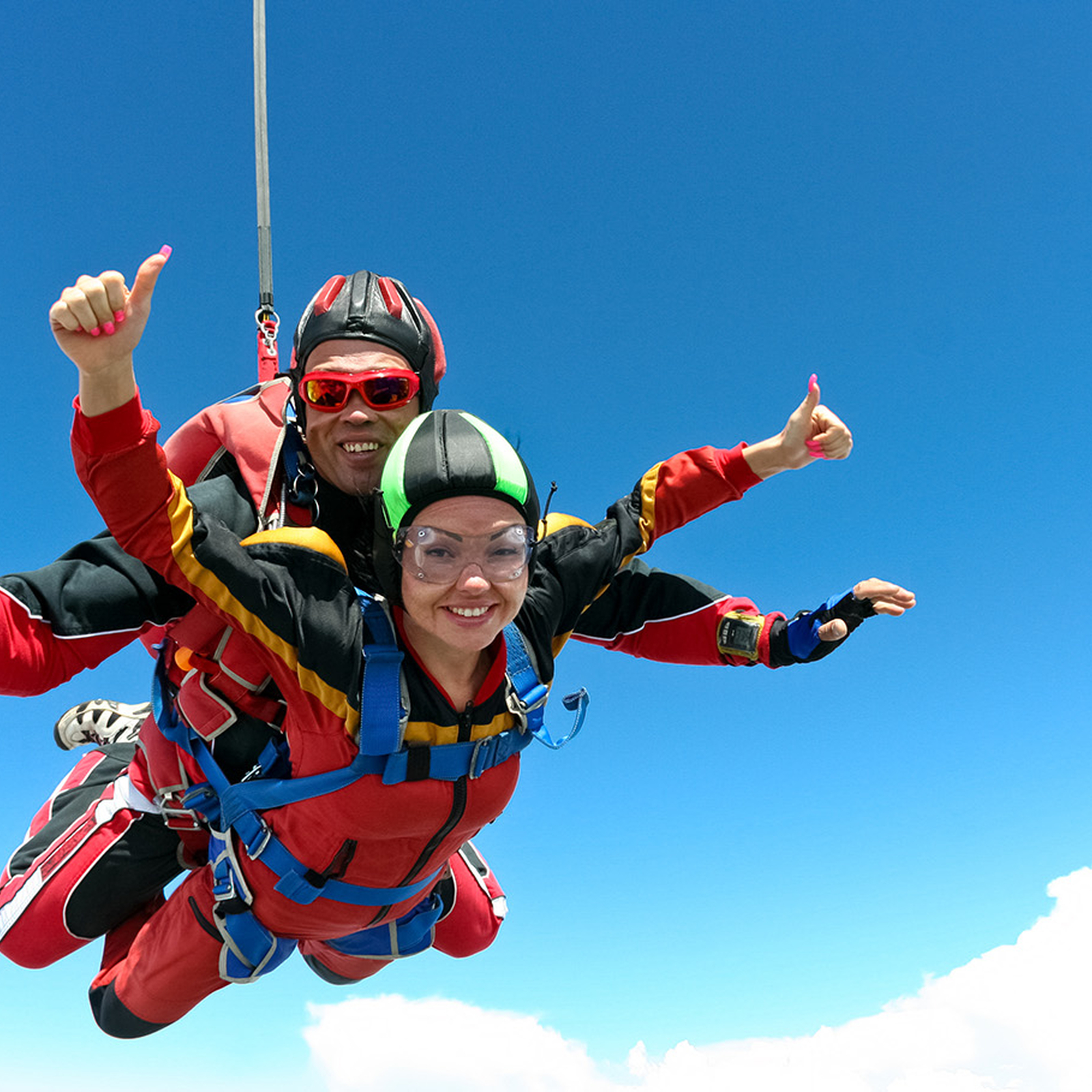 Fallschirm Tandemsprung Calden, mydays Erlebnisgutschein, als PDF ausdruckbar oder Versand mit Geschenkverpackung