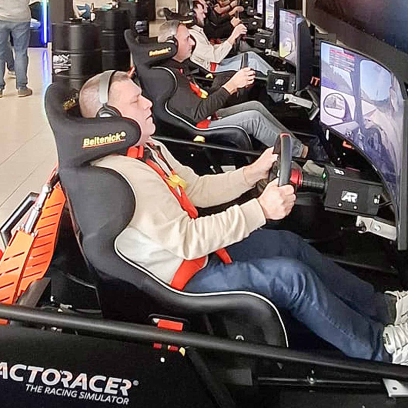 Sim Racing Raum Imst (40 Min.), mydays Erlebnisgutschein, als PDF ausdruckbar oder Versand mit Geschenkverpackung