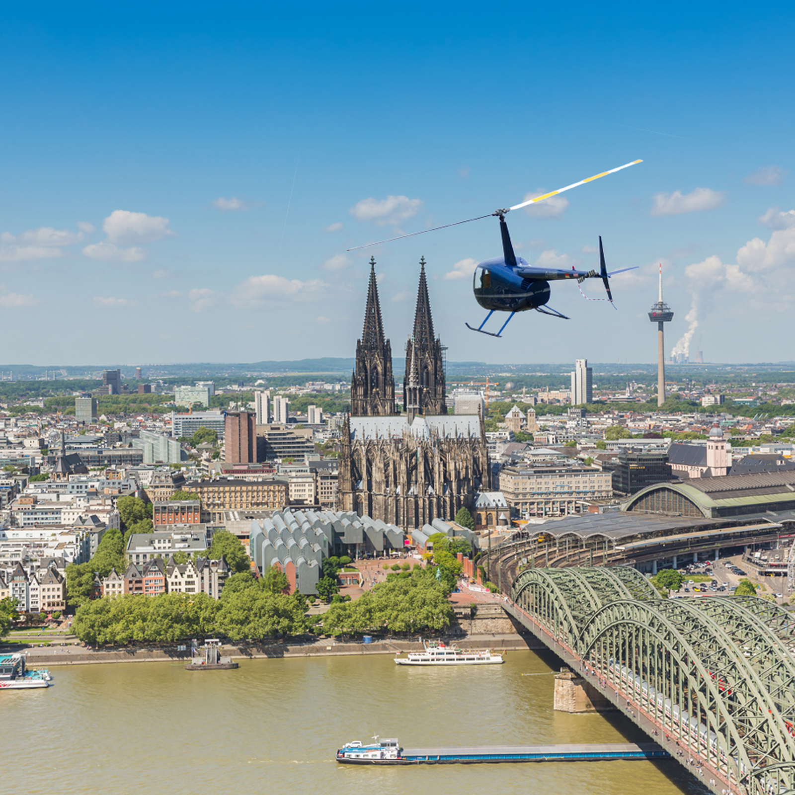 Hubschrauber-Rundflug über Köln, mydays Erlebnisgutschein, als PDF ausdruckbar oder Versand mit Geschenkverpackung