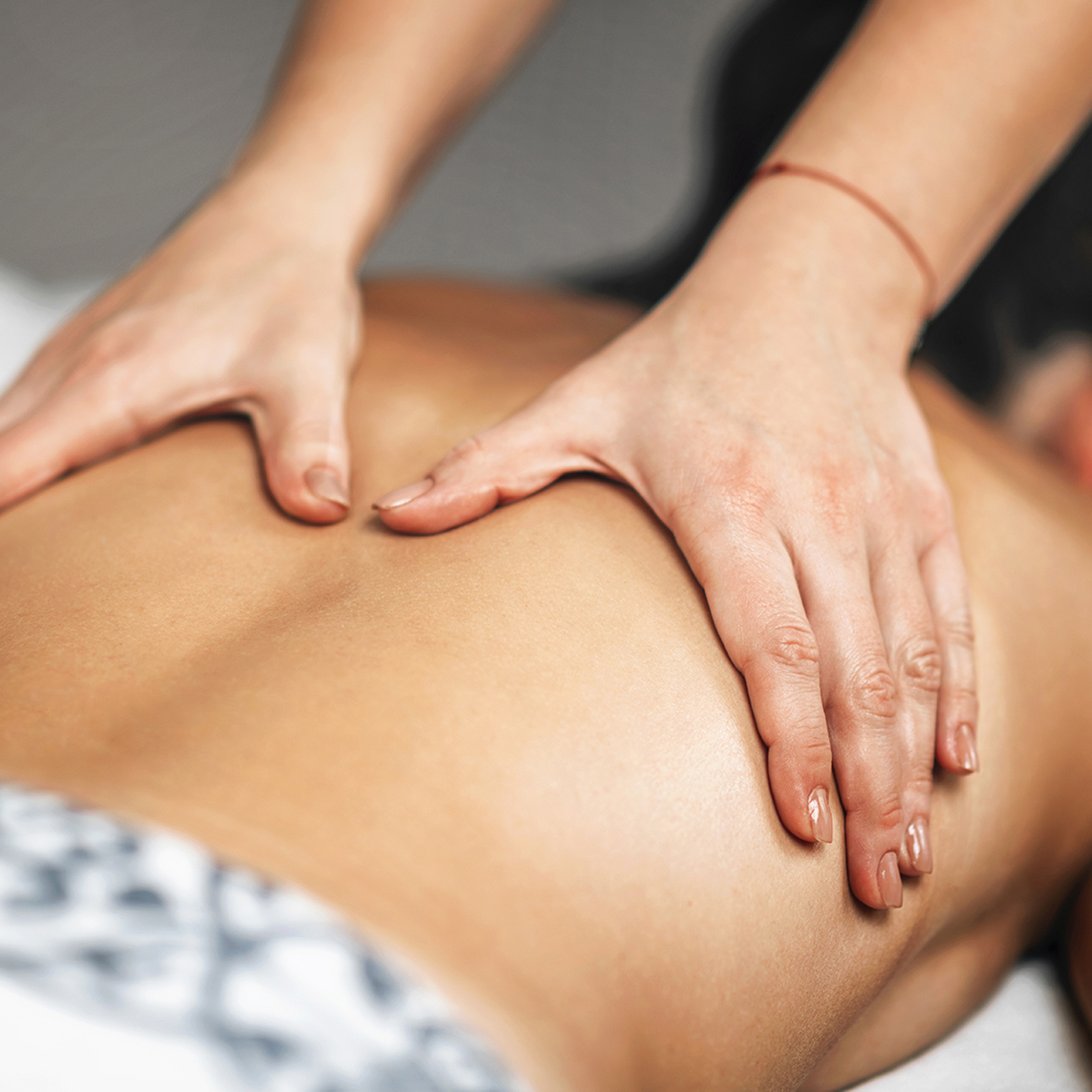 Lomi Lomi Massage Zürich (105 min), mydays Erlebnisgutschein, als PDF ausdruckbar oder Versand mit Geschenkverpackung