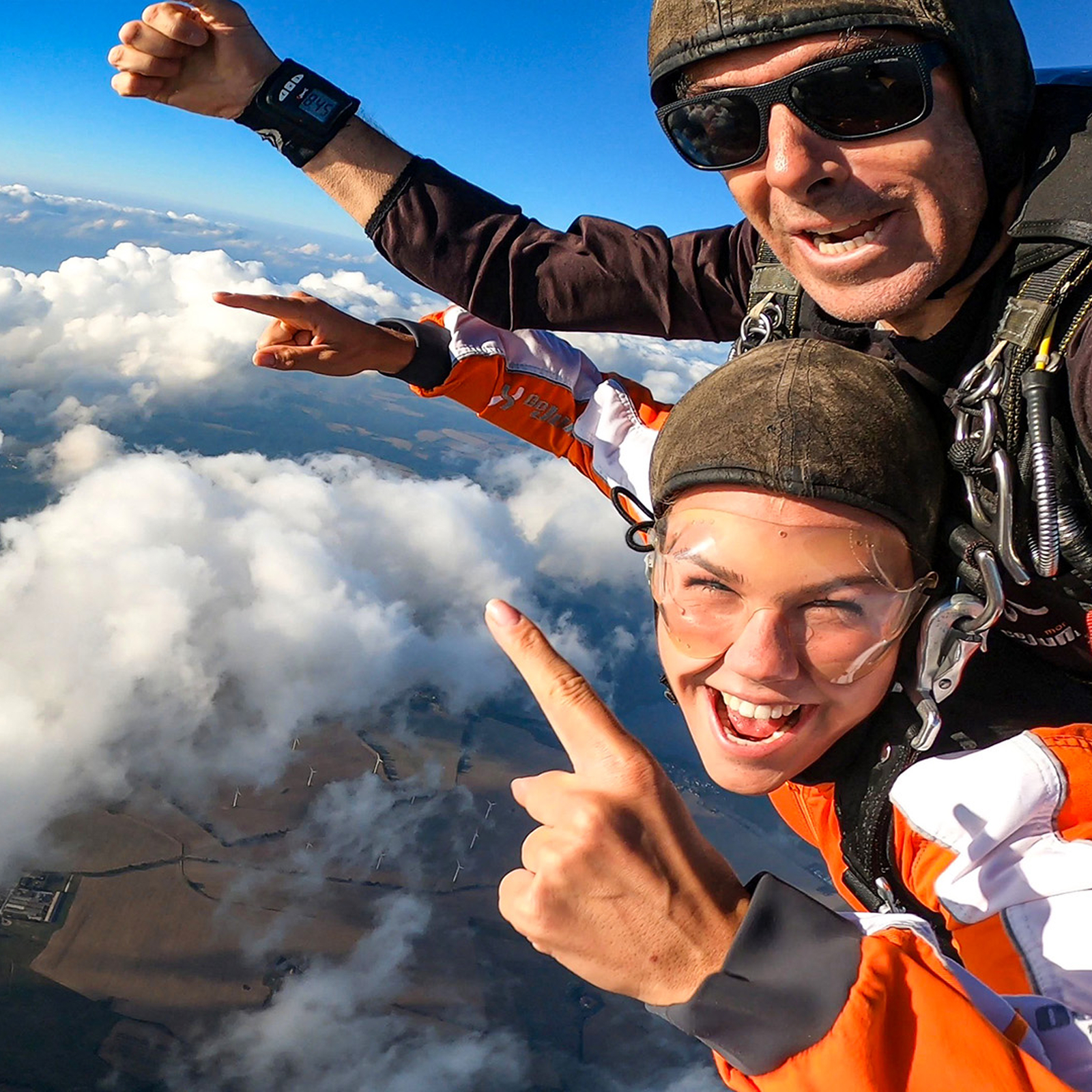 Fallschirm Tandemsprung Gransee, mydays Erlebnisgutschein, als PDF ausdruckbar oder Versand mit Geschenkverpackung