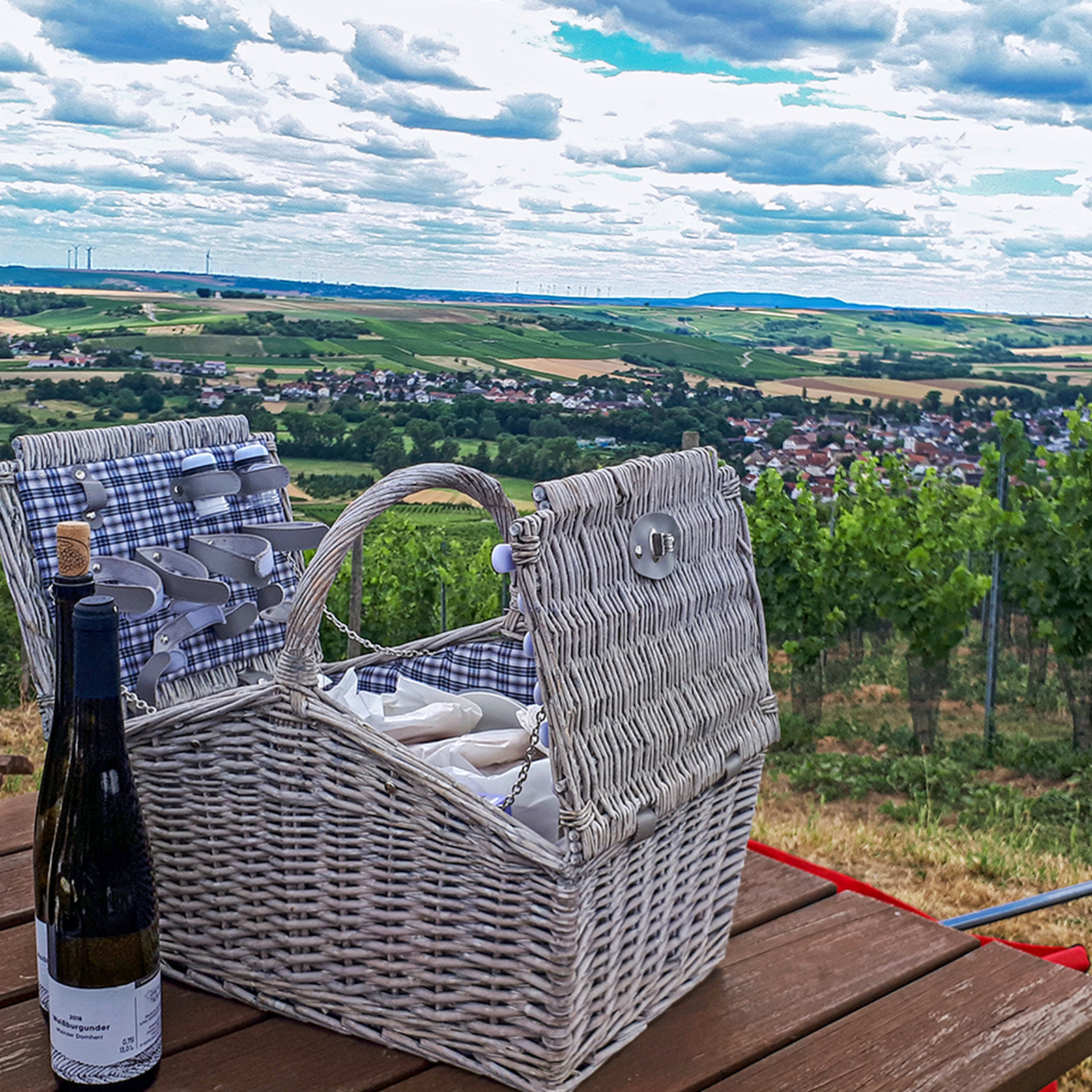 Weinbergwanderung Essenheim, mydays Erlebnisgutschein, als PDF ausdruckbar oder Versand mit Geschenkverpackung