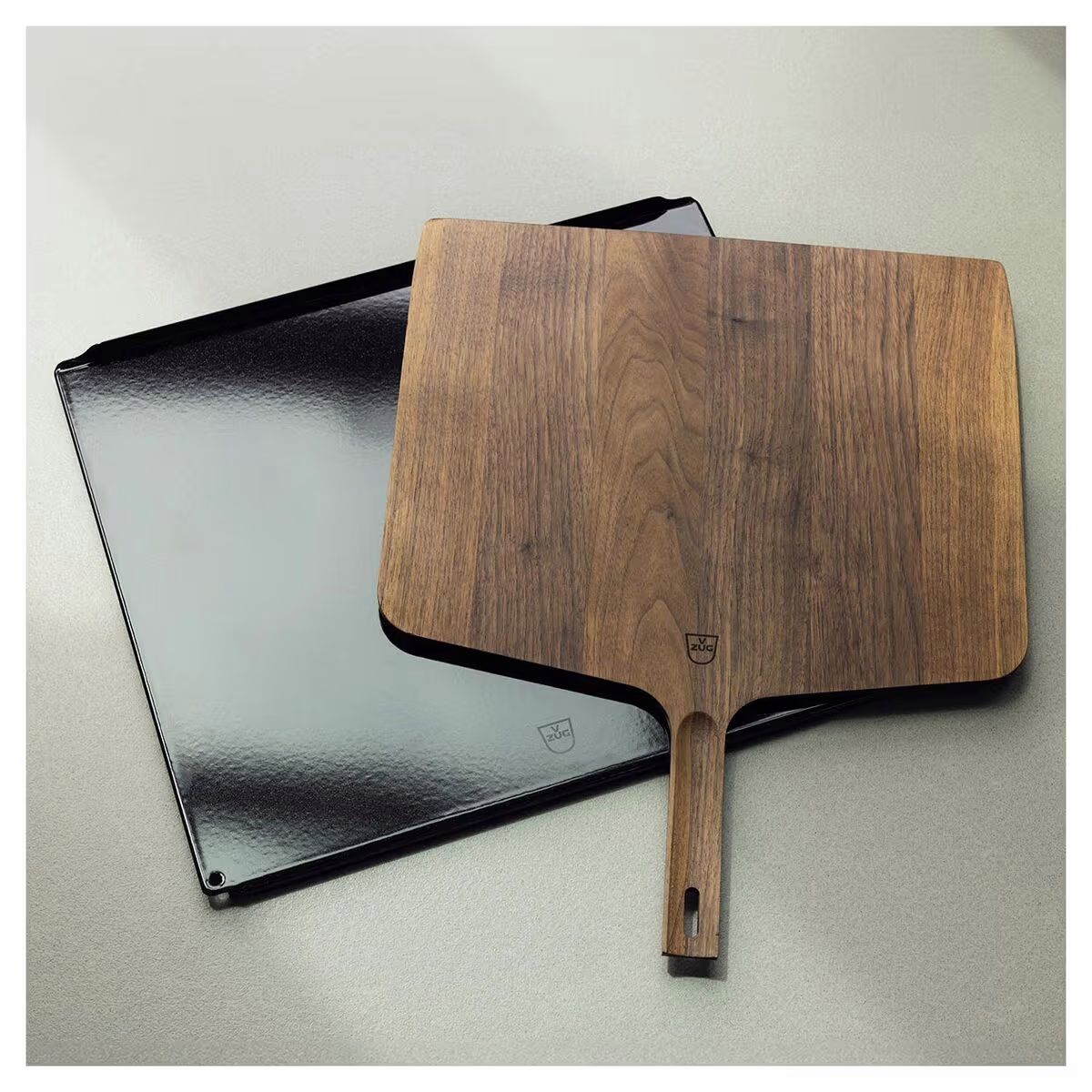 Image of V-ZUG Pizza Set (Nussbaumholz) 1285190 – Backofen Zubehör/Kochherd Zubehör/Steamer Zubehör