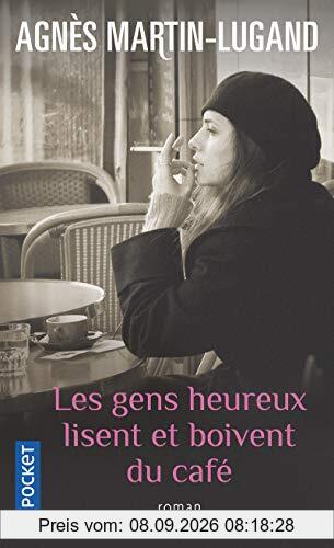 Les gens heureux lisent et boivent du café