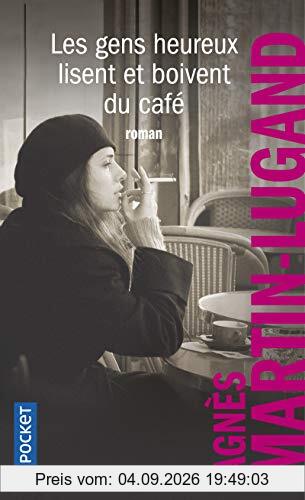 Les gens heureux lisent et boivent du café