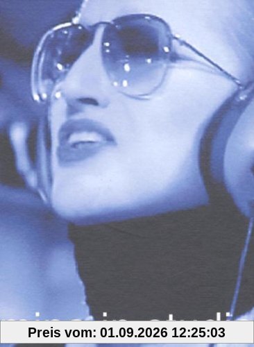 Mina in Studio