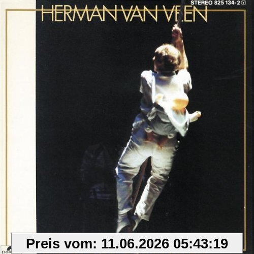Und er geht und er singt.