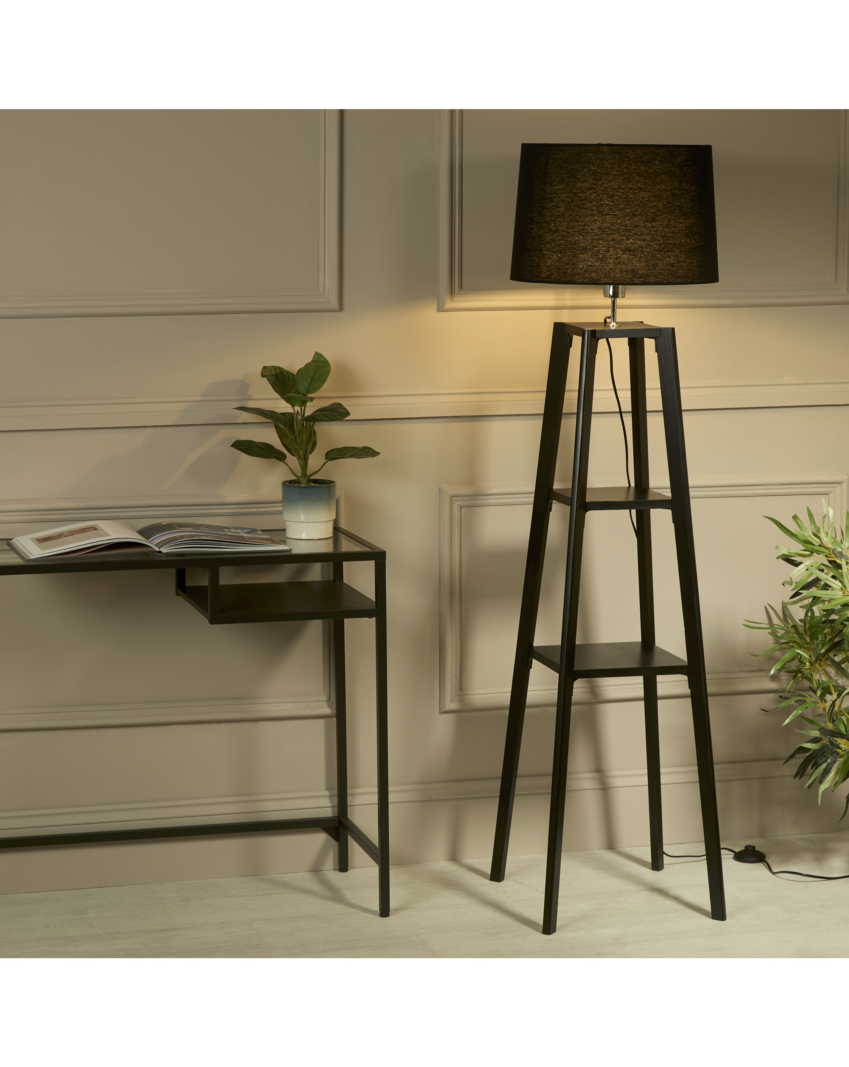 Gray & Osbourn - Floor Lamp - Black - Size 2
