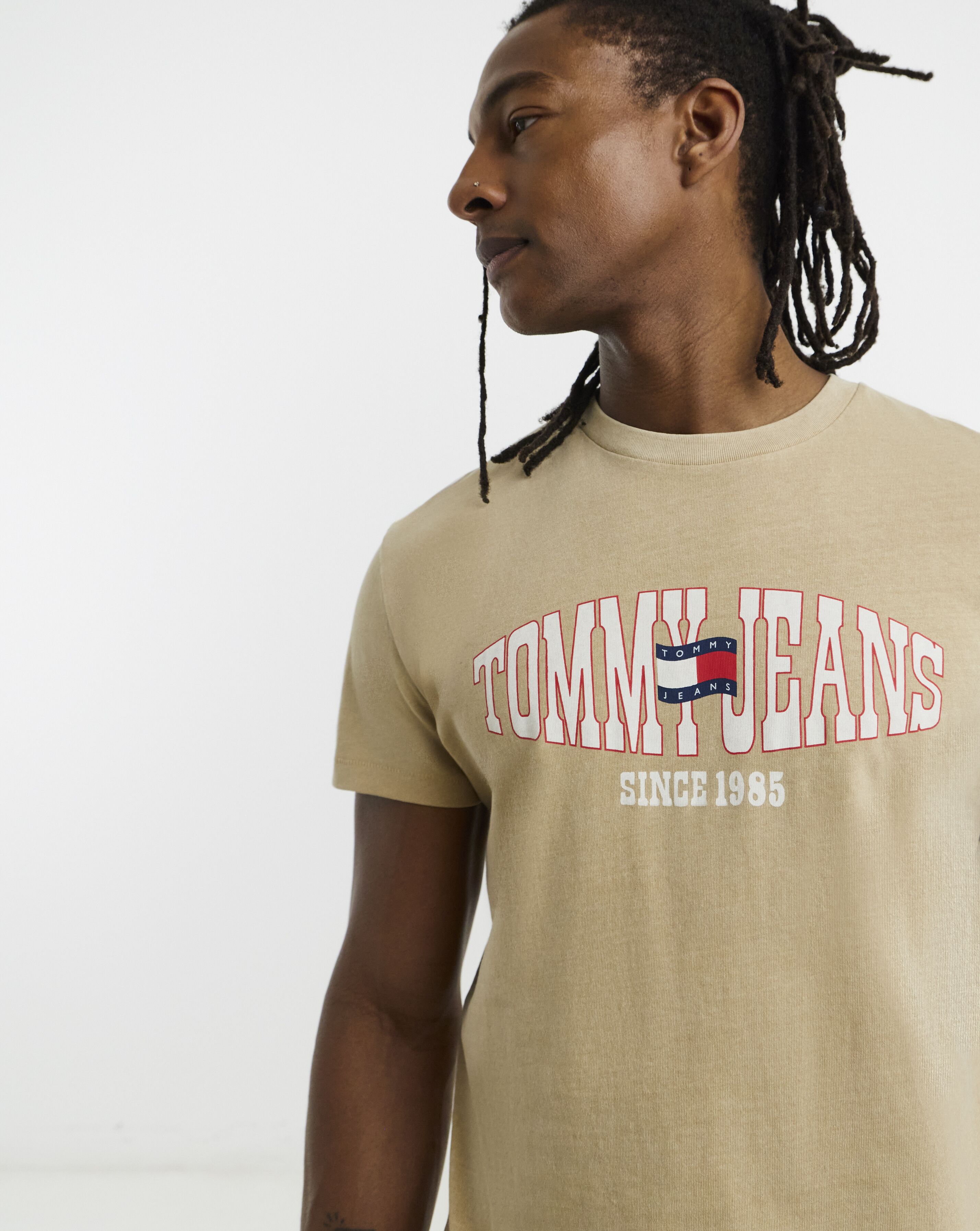 Tommy Jeans Waving Flag T-Shirt