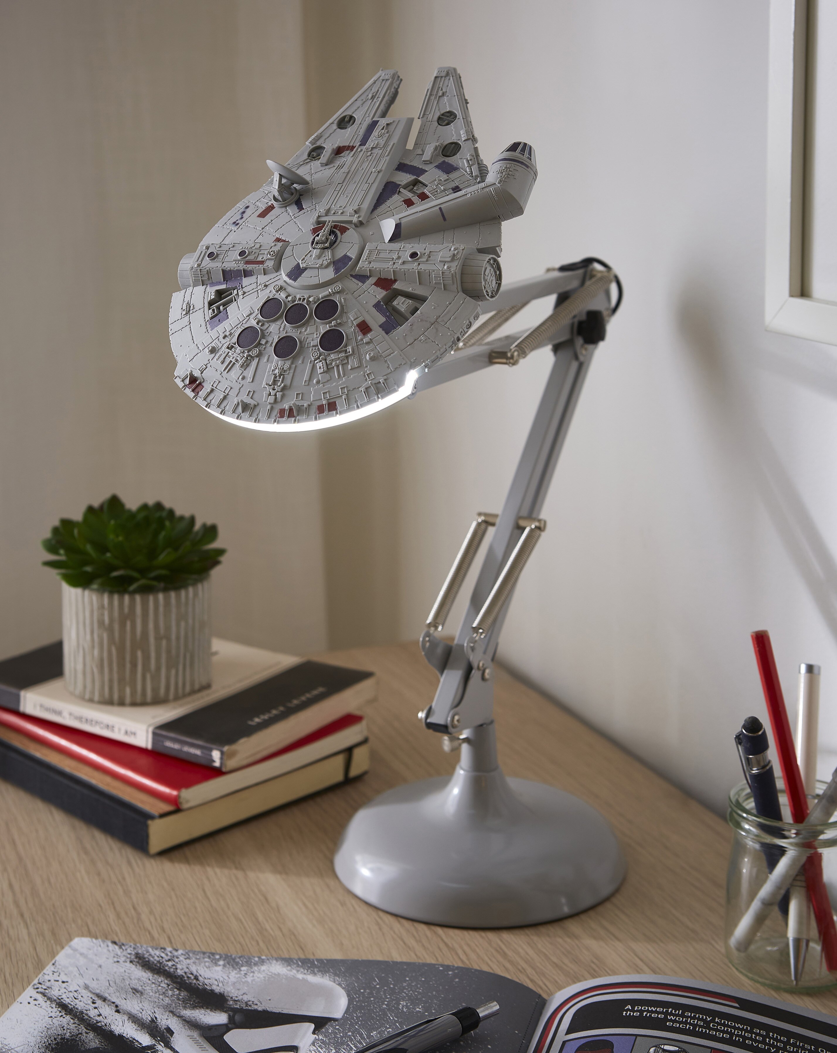 New In - Star Wars Millennium Falcon Desk Light