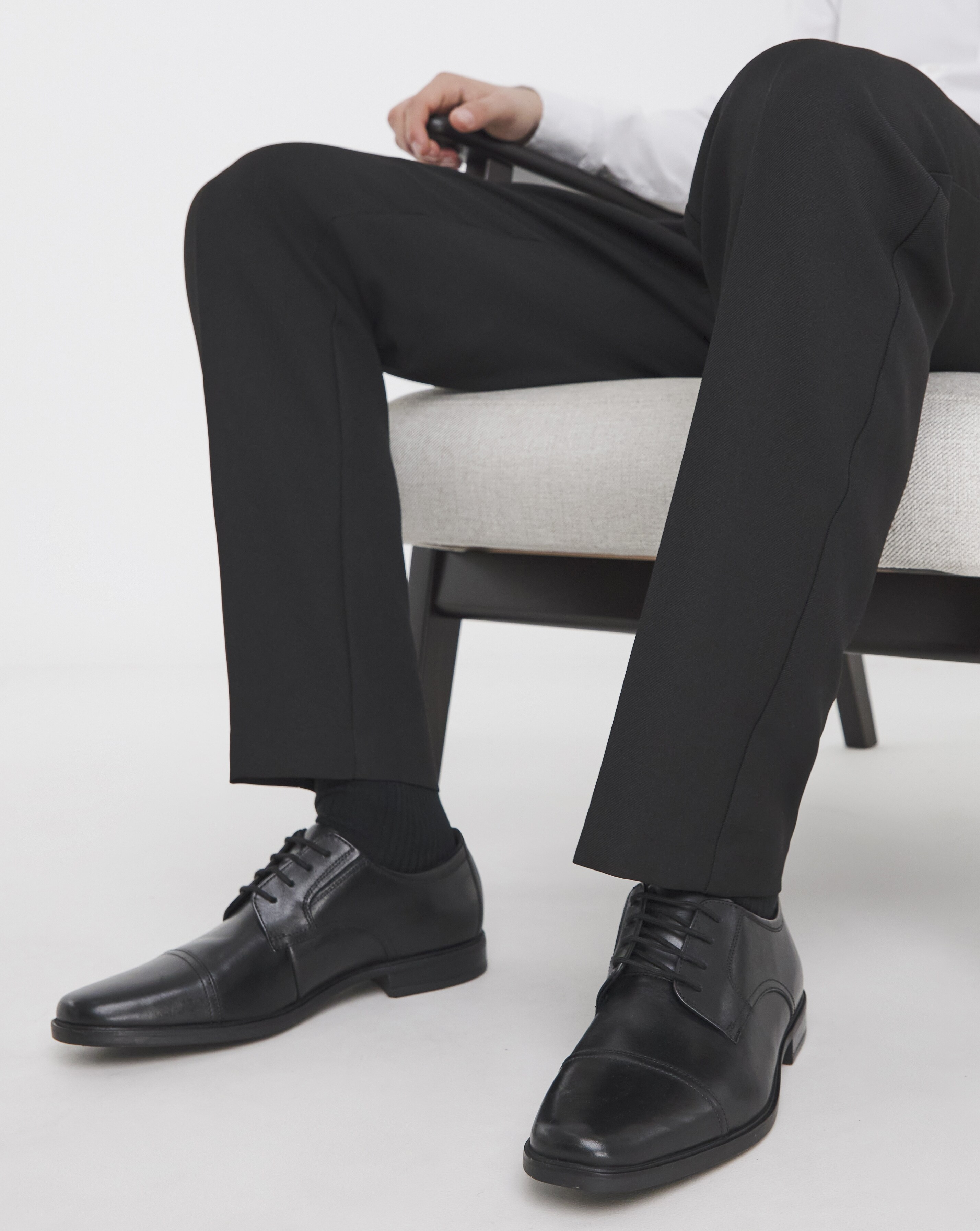 Clarks Howard Cap Wide Fit Shoes - Black