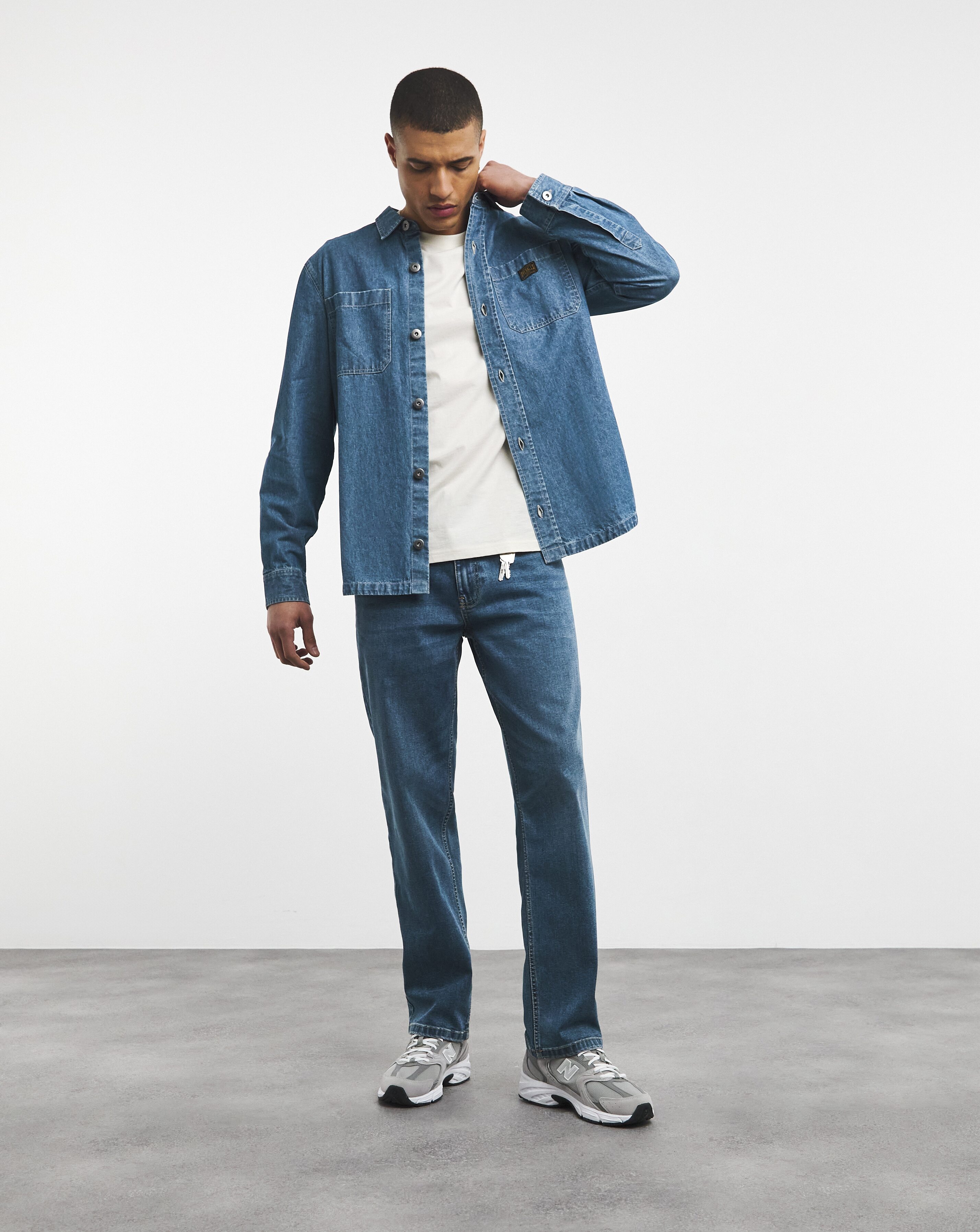 Straight Fit Stretch Jean Mid Wash