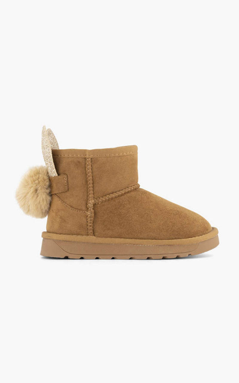 Camel boot konijn gevoerd